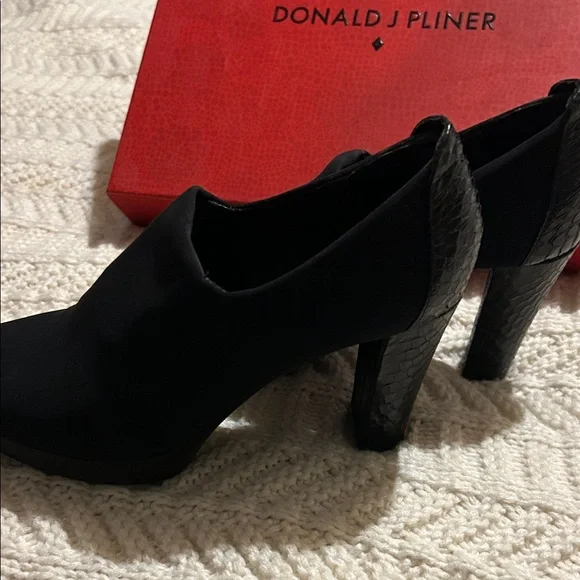 Donald J. Pliner Black Heels with Textured Detail - Picture 2 of 4